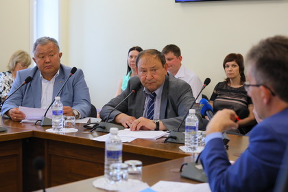Комиссия по контрольной деятельности рассмотрела результаты проверок Дорожной службы, Фонда капитального ремонта и отчет правительства региона 